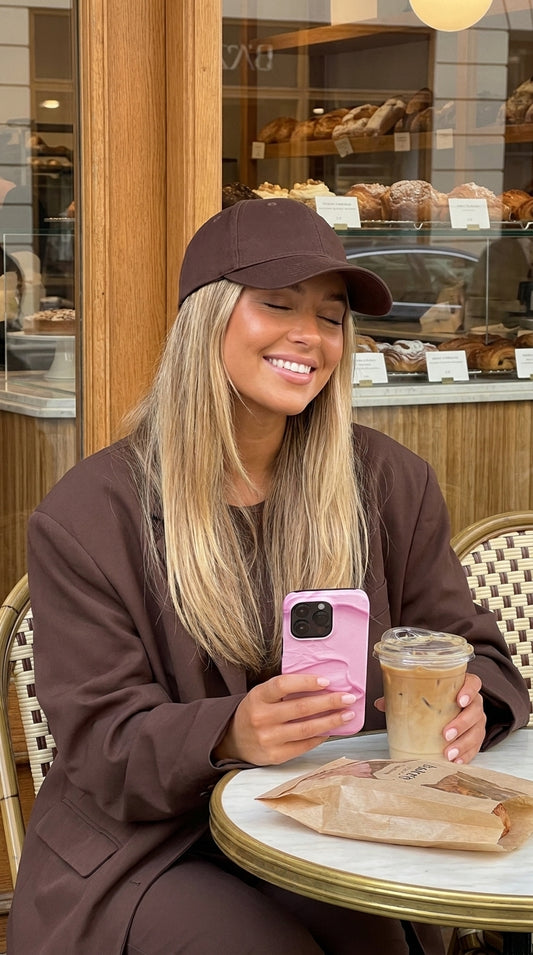 iPhone-deksel med rosemotiv farge: rosa – Buttery Rose
