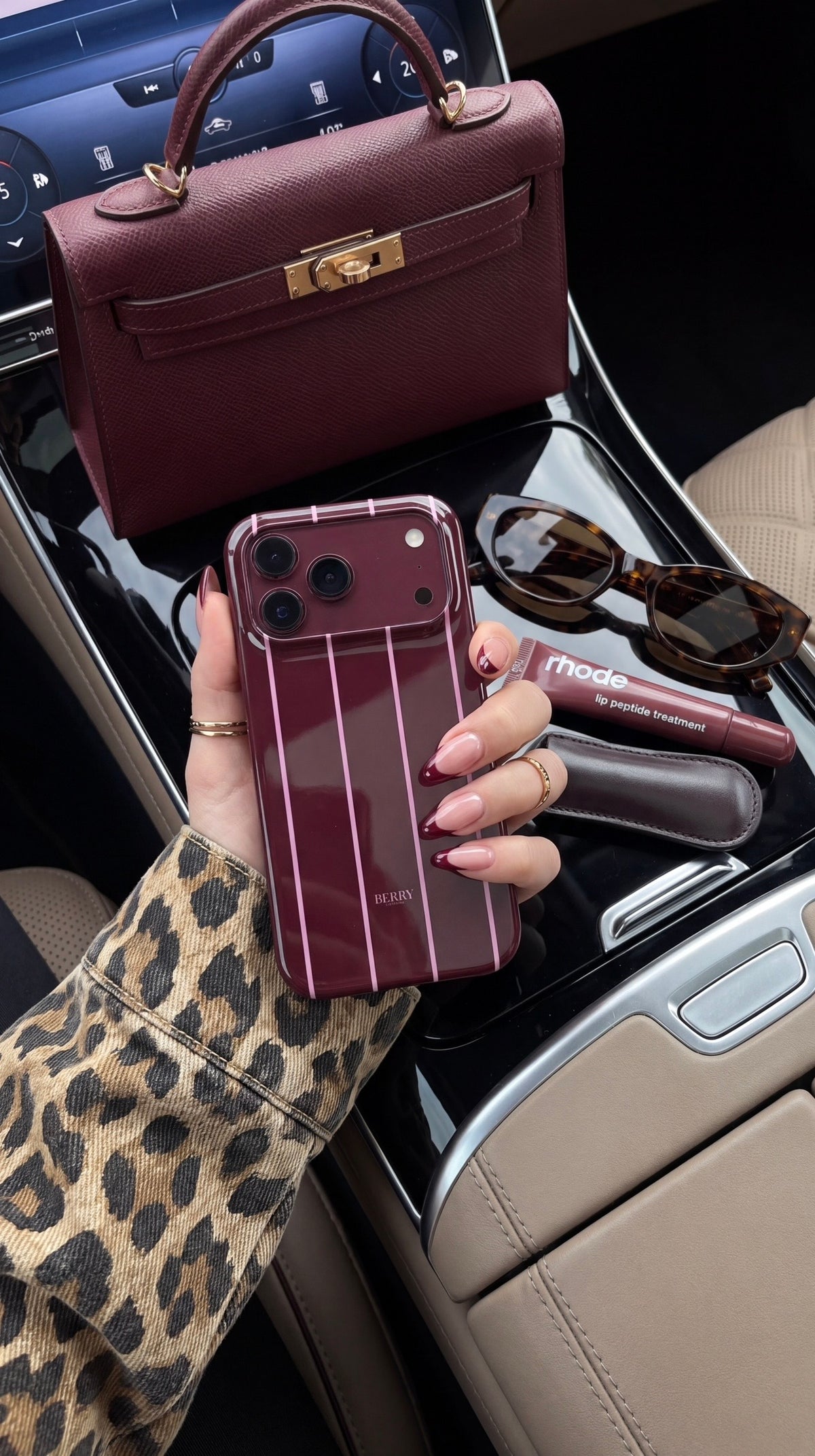 Θήκη iPhone με ριγέ σχέδιο χρώμα: μπορντό – Burgundy Avenue