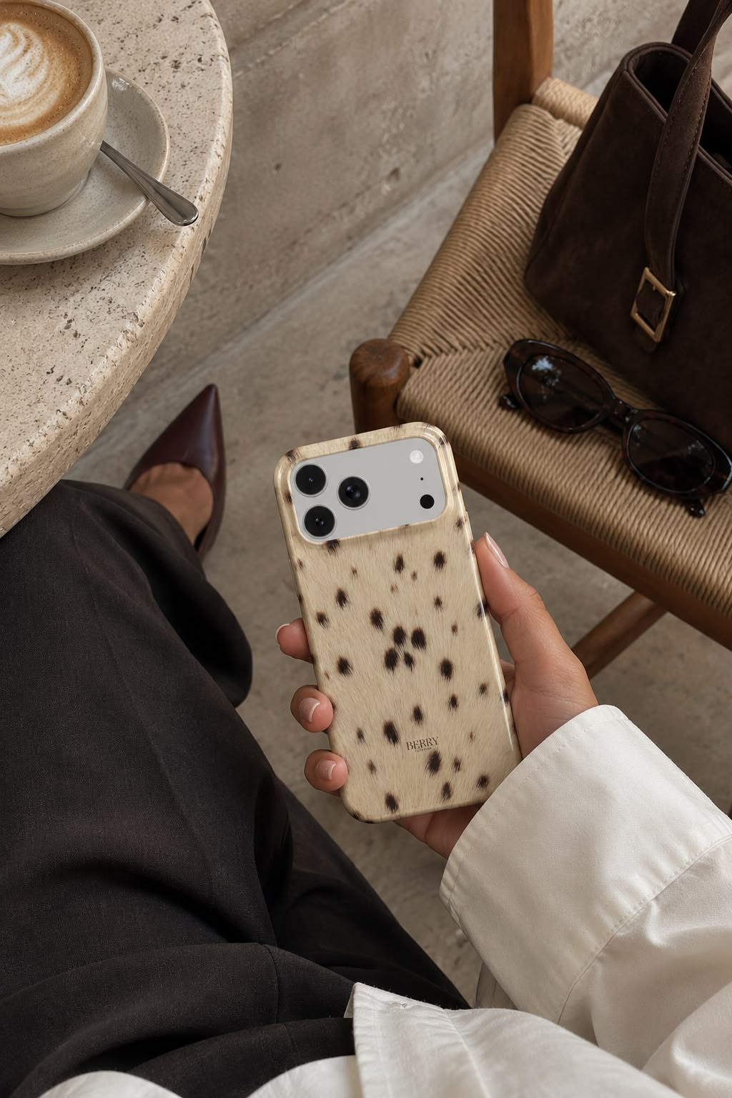iPhone-deksel med stilrent design farge: brun – Soft Spot